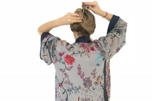 kono kimono flowers back