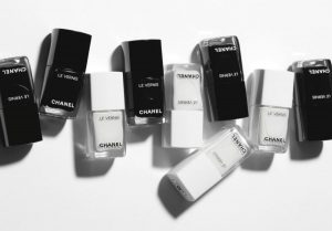 chanel le blanc et le noir nails